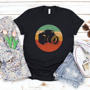 Retro Camera T-Shirt: Vintage Photographer Gift bild 2