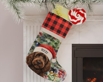 Gepersonaliseerde kerstsok met bruine labradoodle, cadeau voor mama met een eigen hondendoodle, labrador-poedel decoratie, geruite kerstdecoratie voor hondenliefhebbers