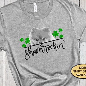 Shamrockin Pomeranian, chemise drôle de chien furtivement de la Saint-Patrick, chemise porte-bonheur pour femme, t-shirt irlandais chien papa St Paddys Day Shamrock trèfle