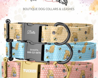 Puede incluir: Tres collares para perro con patrones de Winnie the Pooh y abejas. El collar superior es beige con una hebilla negra grabada con Bella. El del medio es azul con una hebilla negra grabada con SHASTA 888-321-9876. El inferior es rosa con una hebilla dorada TUCKER.