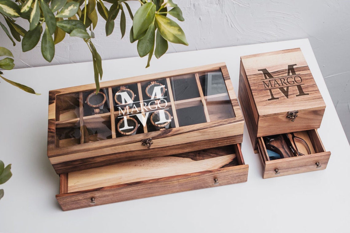 Maverton Caja de reloj rectangular en forma de hombre - Organizador de  relojes personalizado para él - Caja de reloj de madera personalizada para  niño
