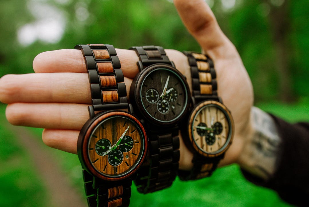 Holzuhren Frauen Mit Uhren Holzkern Uhren Holzuhr Damen Mit Bild