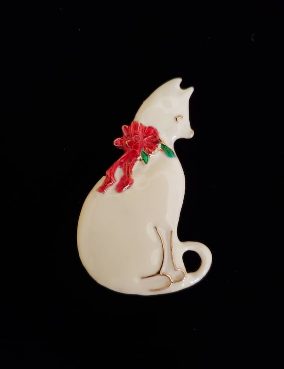 Vero Vintage Enamel White Cat Christmas Brooch Pin