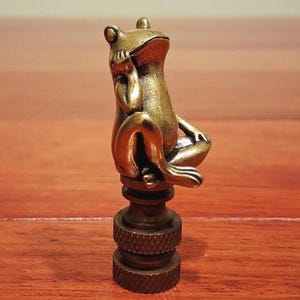 Amused Thinking Frog Lamp Finial Shade Topper Retro Detailed Brass Humorous Whimsical New Small