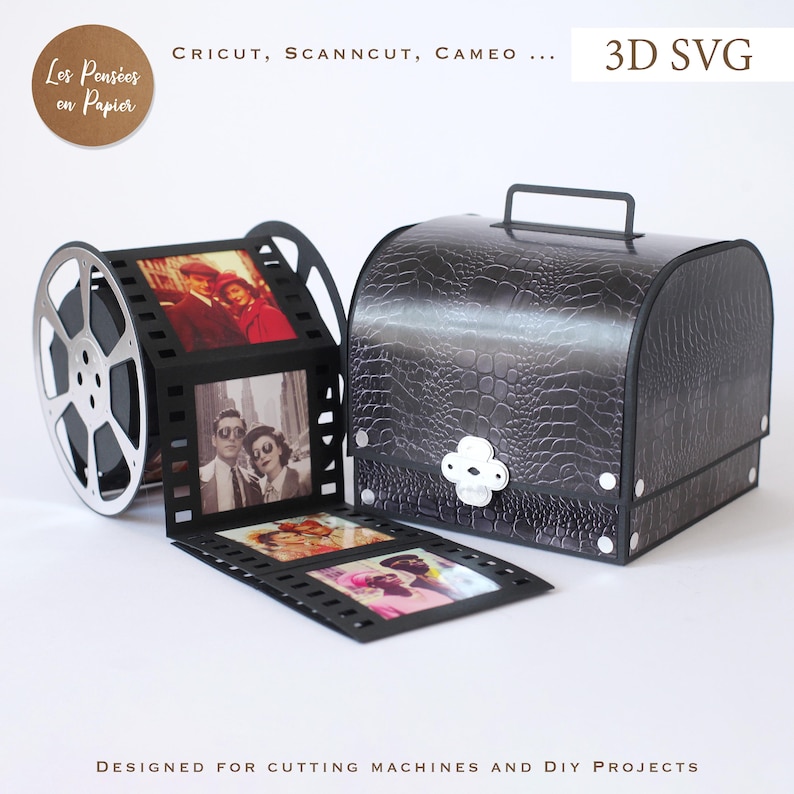 Puede incluir: Un proyecto de manualidades en papel 3D SVG que presenta una caja negra con textura de piel de cocodrilo, asa y cierre plateado, junto a una estructura de carrete de pel&iacute;cula con fotos vintage. Texto: "Cricut, Scanncut, Cameo" y "3D SVG".