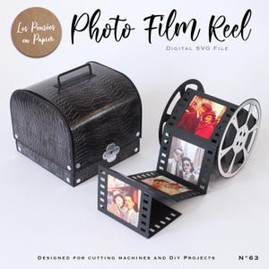 Puede incluir: Una caja de almacenamiento negra texturizada con asa y cierre plateado, acompa&ntilde;ada de un expositor de carrete de pel&iacute;cula negro con varias fotos de estilo vintage. El texto dice Photo Film Reel, Digital SVG File y Designed for Cutting Machines.