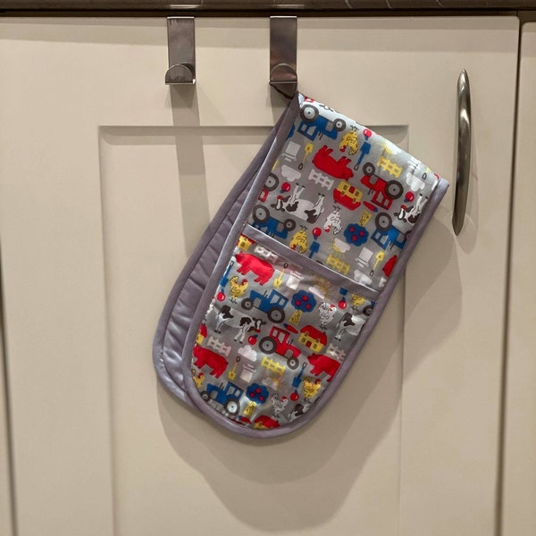 DOUBLE OVEN GLOVE Kitchen Multicolored Oven Mitt Pot Holder Grey Tractors Decorative offering medium heat protection in a medium size.