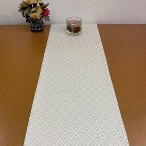 240 cm lång bordslöpare beige guld elfenben beige dekor bordplacering