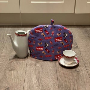 TEA COSY.  Teapot Cover for a Retro Kitchen London Cab