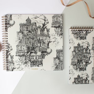Cuaderno de anillas de arquitectura de la ciudad de York pequeño y grande con páginas rayadas y bobina de bronce
