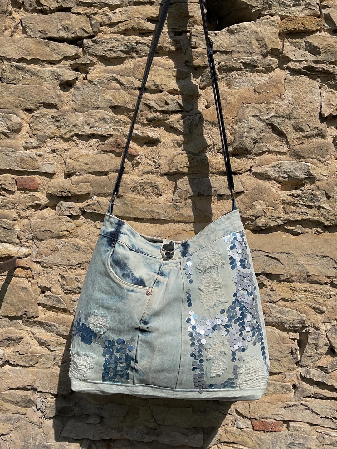 Bolsa jeans com design upcycling de lantejoulas Portugal