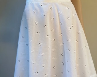 Zomerse witte geborduurde rok, upcycled, katoen