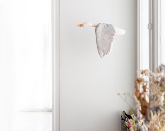 Mobile d’oiseau de chambre de bébé, Décoration de chambre de bébé, Oie en tissu suspendue, Décoration de chambre de bébé, Décoration de chambre de bébé neutre, Cadeau nouveau-né, Oiseau suspendu