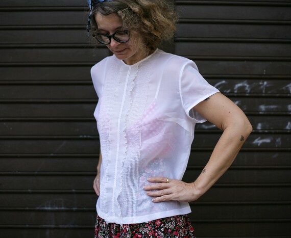 70s white BLOUSE corrugated pleated front buttoned