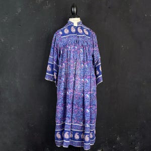 70-tals indigo handtryckt bomullsgasväv blå paisleyklänning M