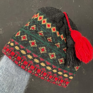 Green red  knitted wool Finland HAT beanie winter boho vintage ski hippie festival Scandinavian Nordic pom pom Christmas nineties vintage