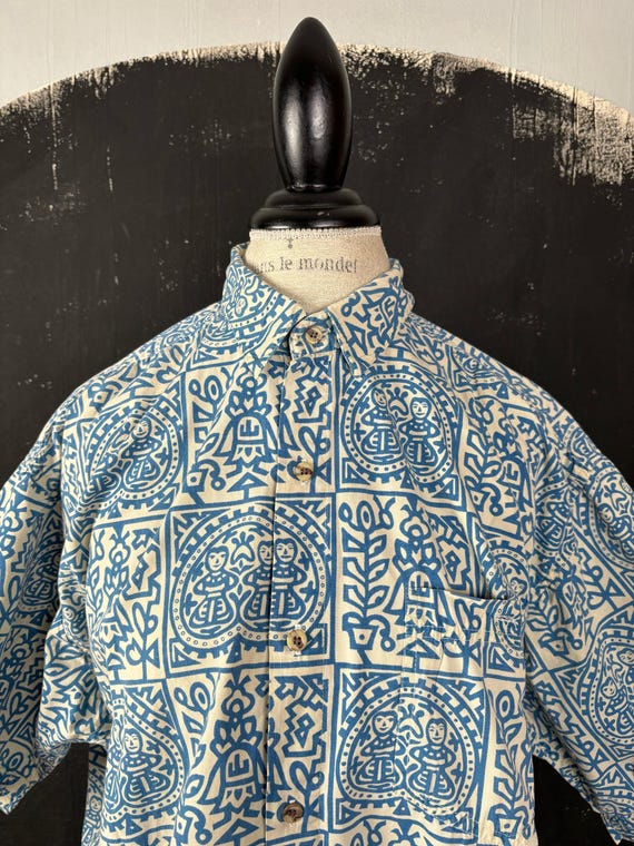 Camisa de algodón vintage estilo tribal azul y blanco de los años