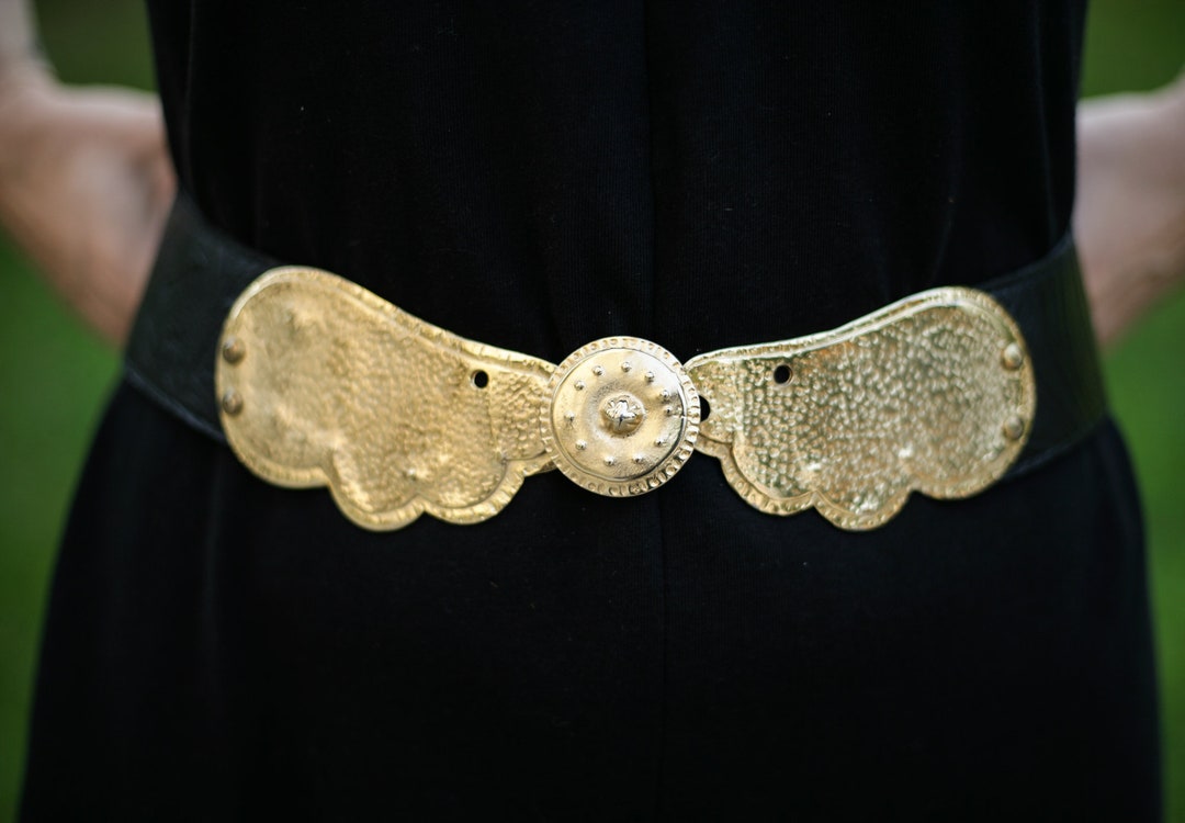 90s Leather BELT Metal Gold Tone Etched Hammered Flower