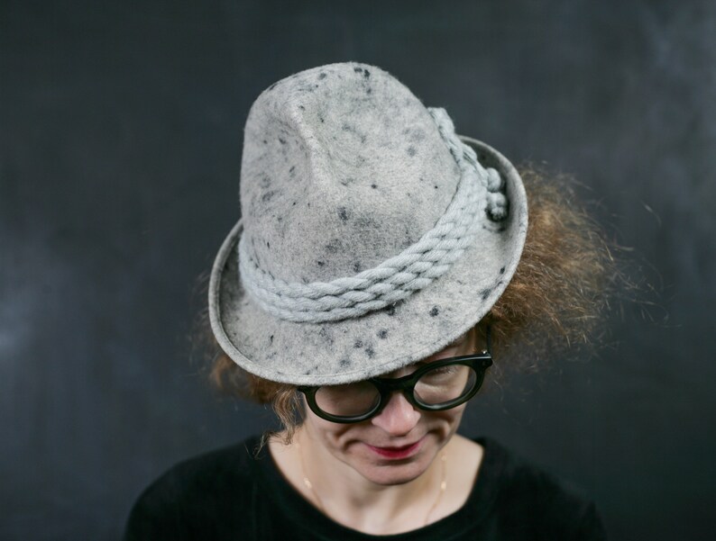 Trachten HAT dirndl Alpen Tyrol German Oktoberfest steampunk Bavarian fedora grey spotty rare Mount Everest felt 56