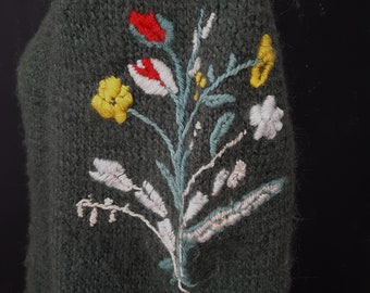 Embroidered Wool Dirndl Cardigan – Romantic Floral Knit, Vintage Bavarian Style XL