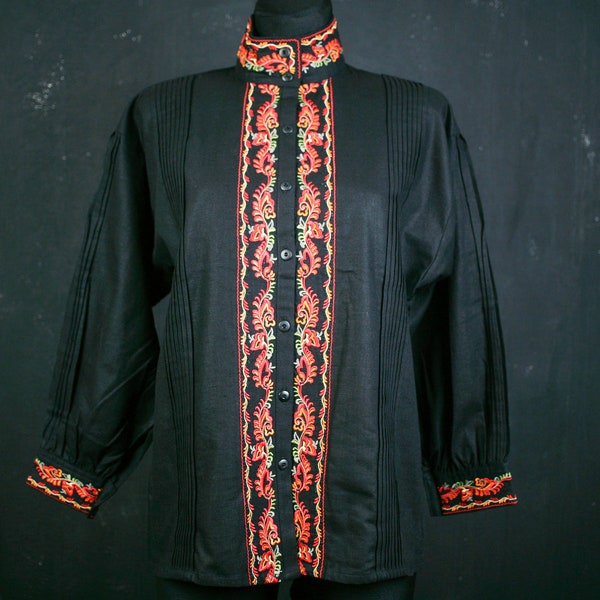 Vrikke Deadstock Norwegian Design BLOUSE TNO lin brodé noir rouge ethnique plis rare festdrakt folk scandinave xs m l xl