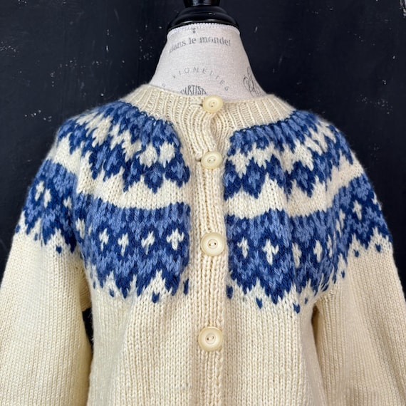 Vintage tejido a mano nórdico Fair Isle azul blanco lana CARDIGAN