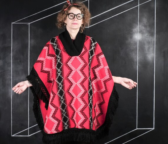 90s Wool Poncho Cape Hippie Hipster Zig Zag Tassel Black Red White Warm Stylish Mexican Woven Collar Design Fashion Bohemian Romantic Os