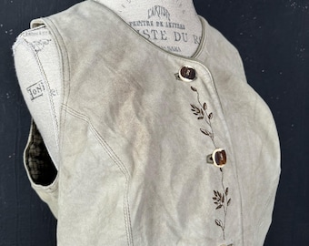 90s German Grey Suede Vest: Antler Buttons & Embroidered Trachten, Size 42 (L)