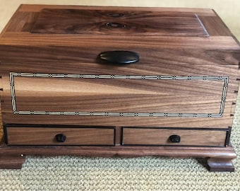 DISPLAY SAMPLE Not for Sale Vintage Cavalier Mahogany Cedar Chest