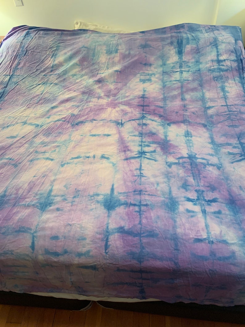 Pair of 2 Full size Tie dye Top Flat Sheets