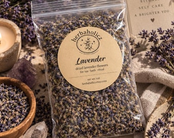 May include: A clear plastic resealable bag filled with dried purple lavender flowers. A round tan label on the front reads herbaholicz Lavender dried lavender flowers for tea bath ritual net wt. 1oz herbaholicz.etsy.com with a small floral icon.