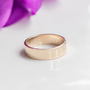 Men&#39;s 14k Gold Wedding Band (5-mm)