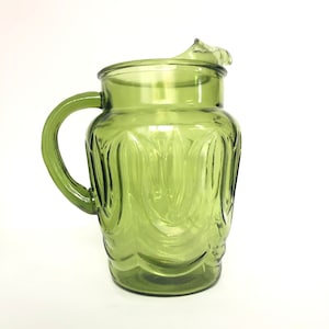 Vintage Anchor Hocking 62oz Tulip Pitcher in Avocado Green Glass - Lemonade - Iced Tea - Iced Water - Vintage Kitchen - Retro Kitchen