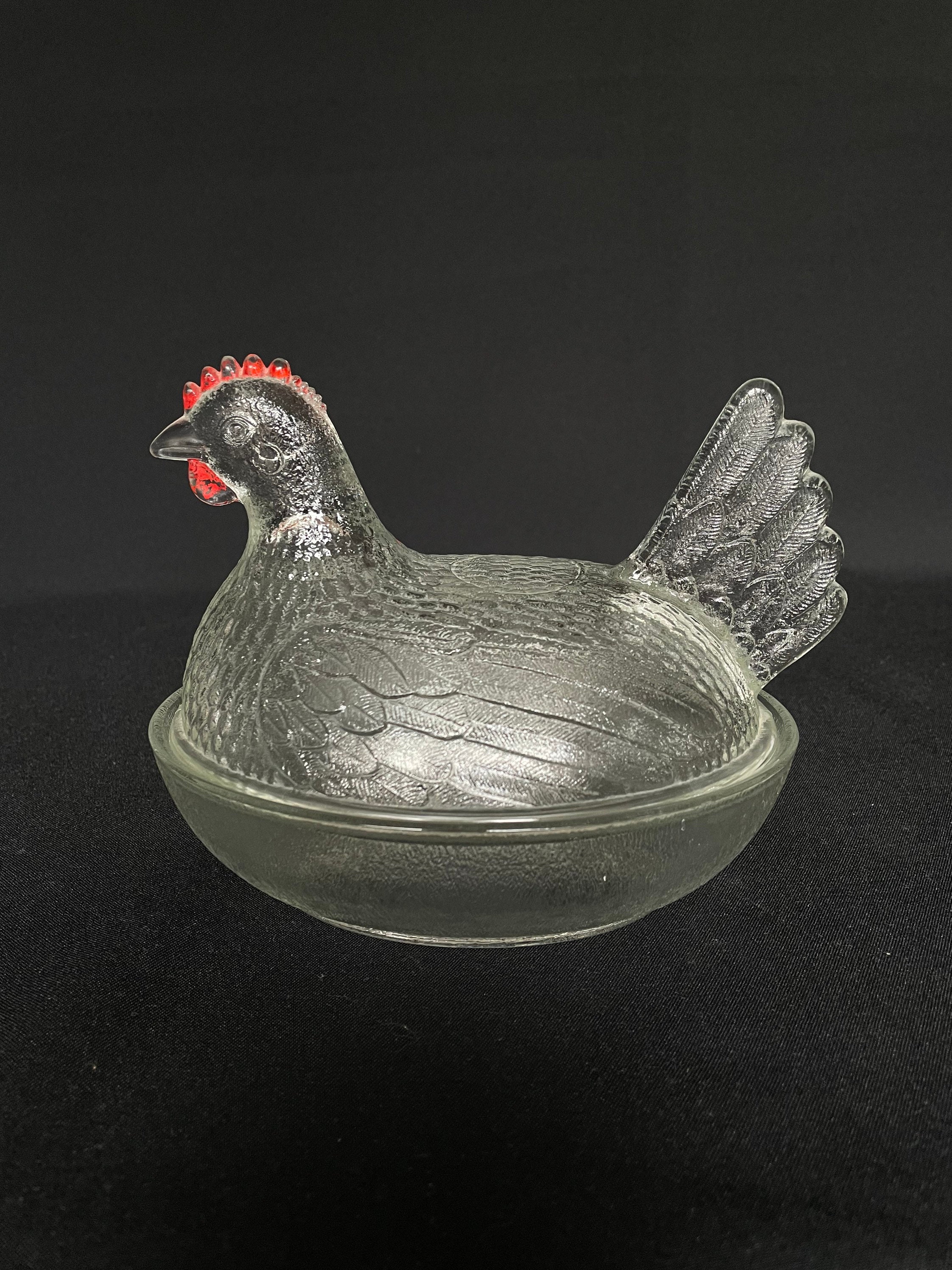 【送料無料】インディアンガラス 小物入れ ニワトリ Hen on Nest Clear Glass Chicken Hen on Nest by Indiana Glass Collectible