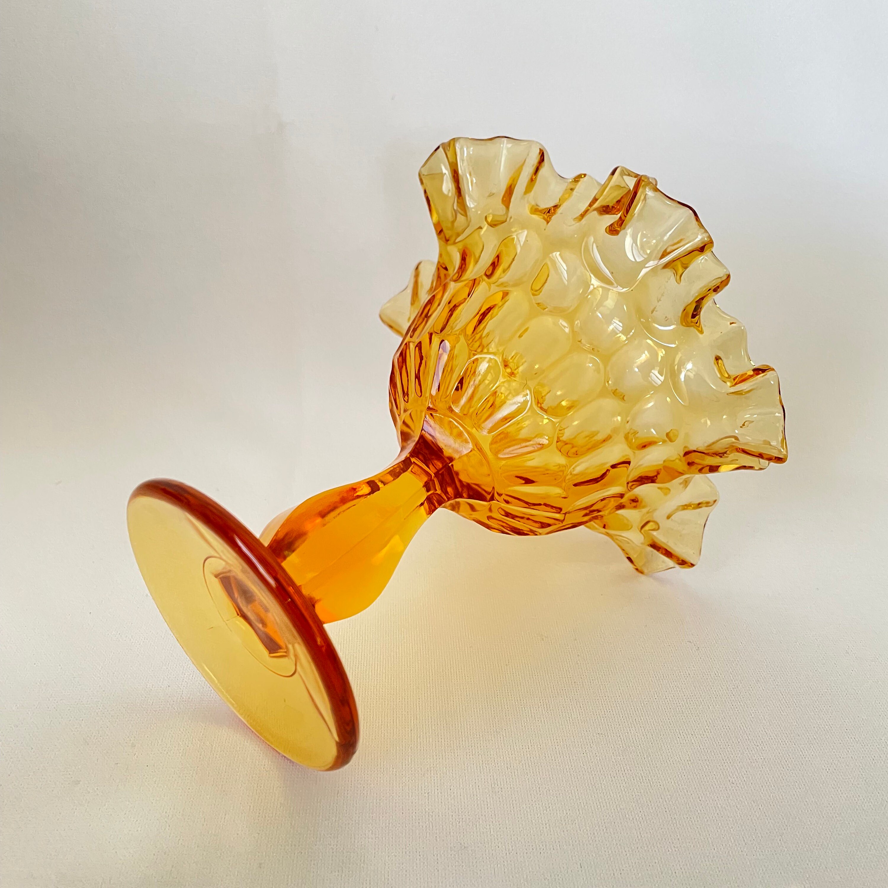 フリル付きフェントン ヴィンテージ アンバー ガラス サムプリント