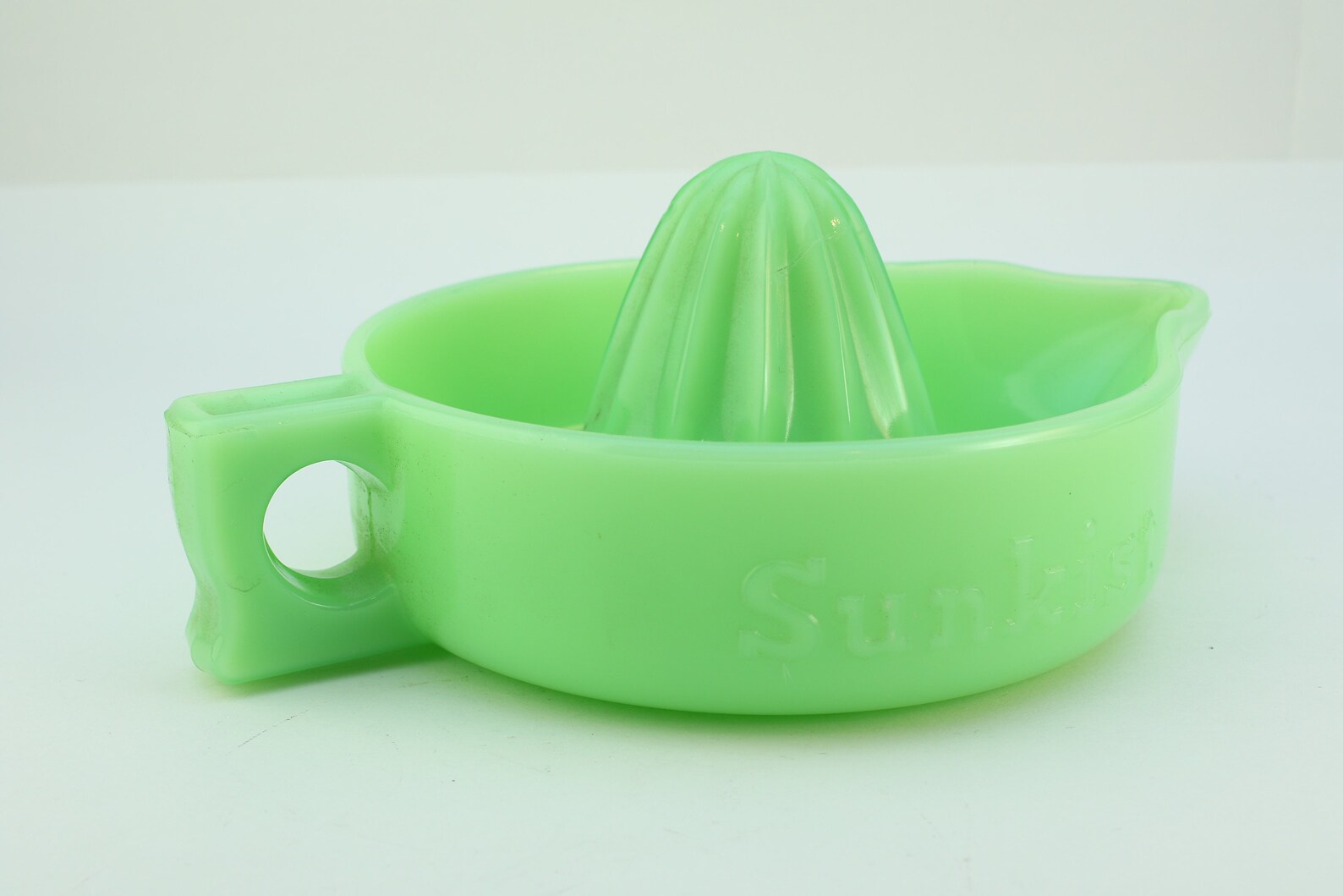 Vintage Sunkist Jadeite Uranium Glass Juicer Citrus Reamer Etsy