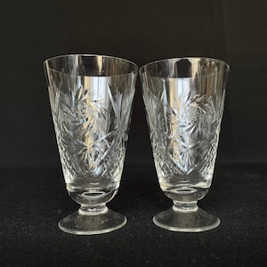 Pair of Vintage Pinwheel Crystal Footed 5.5oz Liqueur Cordial Glasses