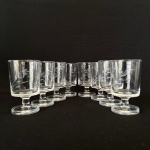 Set of 8 Vintage Foliage Etched 1oz Stemmed Shot Gasses - Liqueur Glass - Vintage Barware