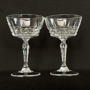Pair of Elegant Vintage Quality Crystal Flat Bottom 7oz Champagne Cocktail Coupe Glasses - Chantelle by Cristal D&#39;Arques