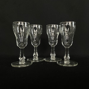 Set of 4 Vintage 1oz Star Etched Stemmed Shot Glasses - Liqueur Glass - Vintage Barware