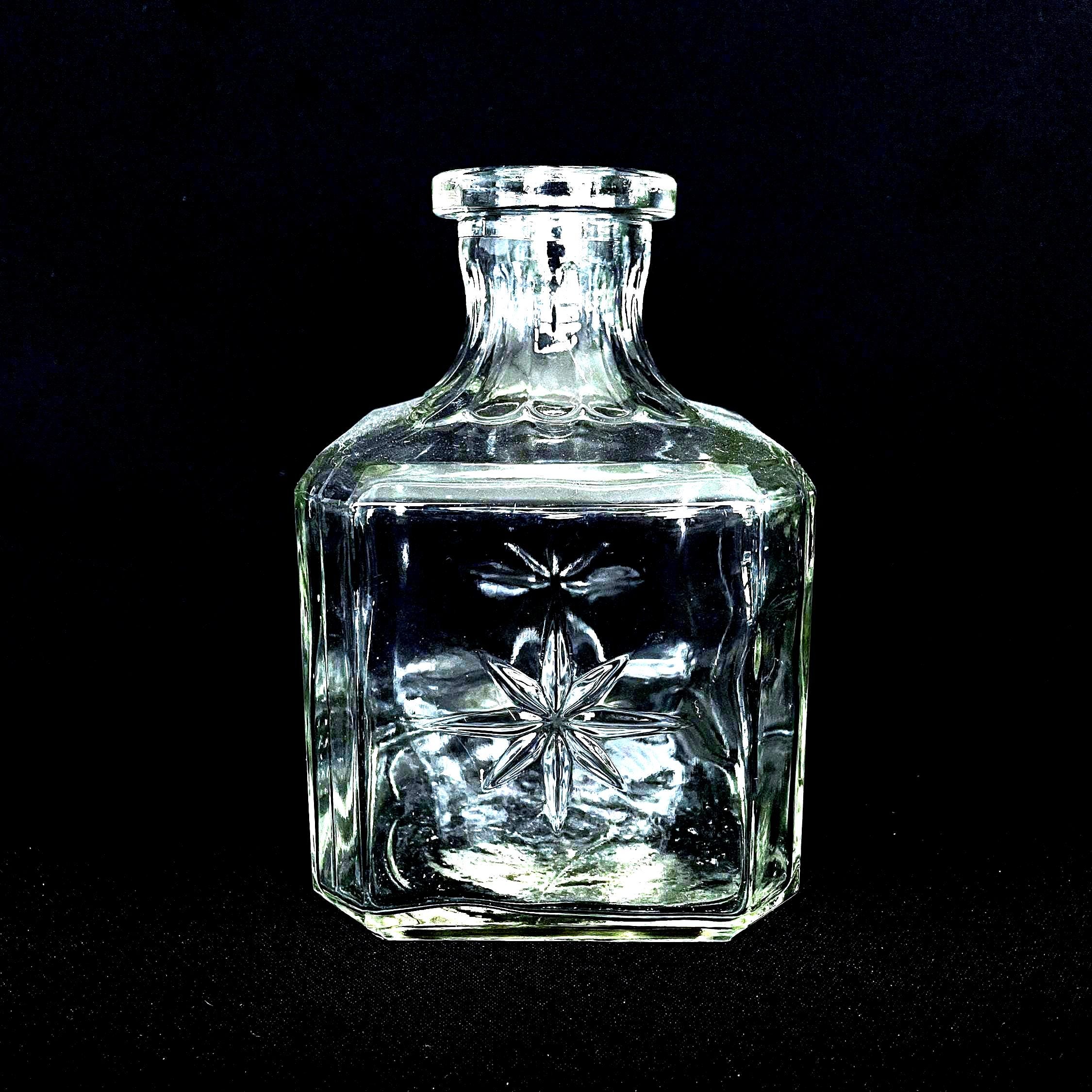 アンティーク　スクエアガラス瓶 Antique Square Clear Glass Eight Point Star Embossed Decanter