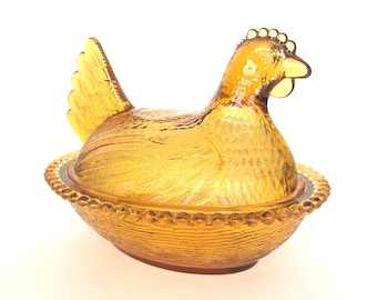 Vintage Golden Amber Glass Hen on Nest - Elegant Glass Animals