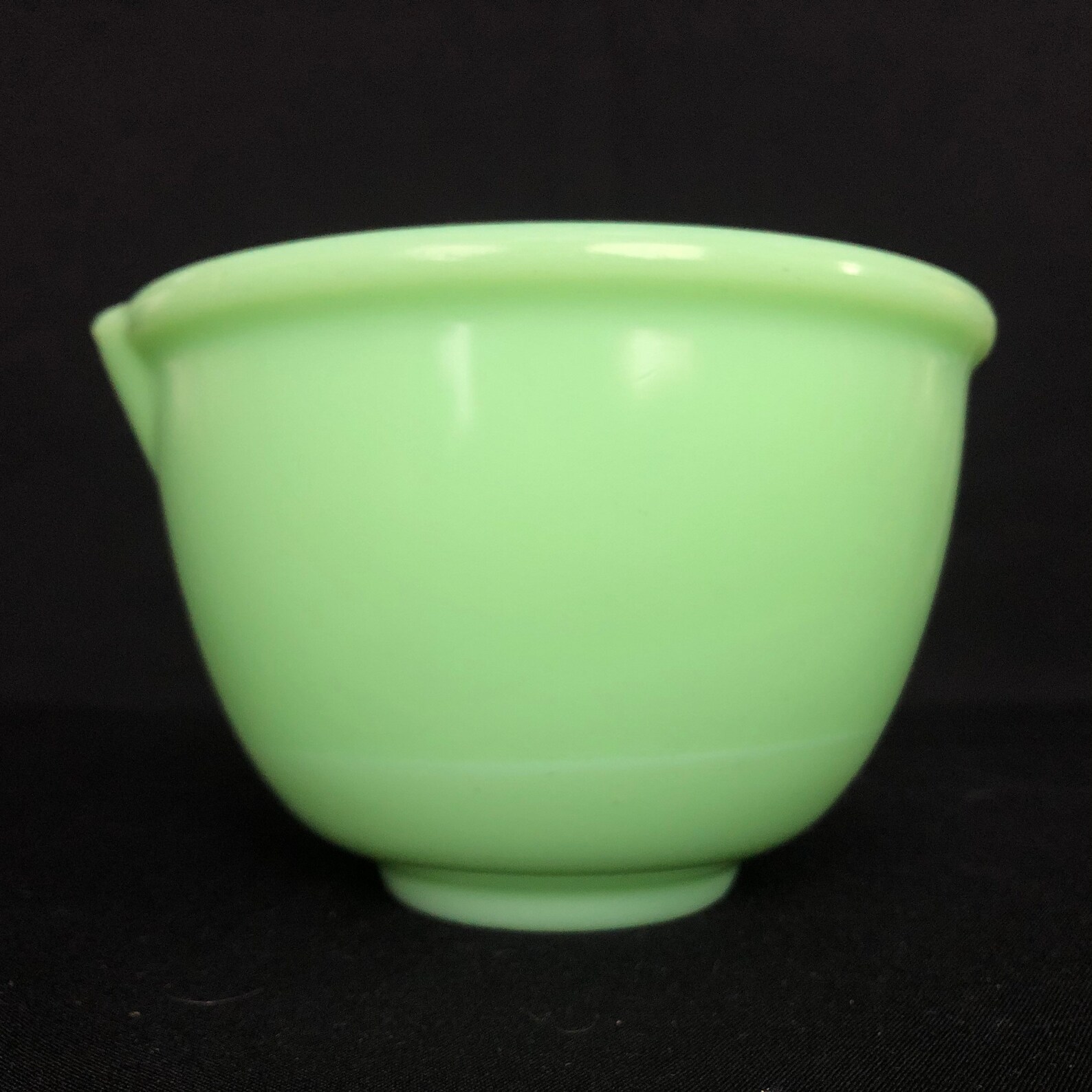 Vintage Jadeite Uranium Thick Glass Mixing Bowl With Spout Etsy