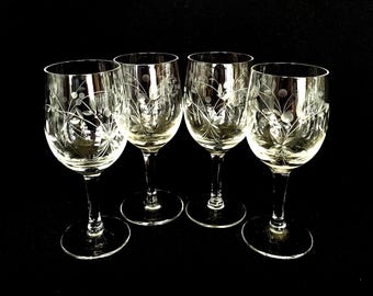 Juego de 4 copitas de licor de vidrio prensado de 57 ml con grabado floral antiguo y un bonito diseño.