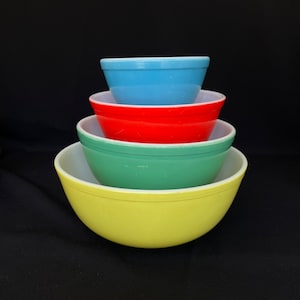 Set of 4 Vintage PYREX Primary Nesting Mixing Bowls