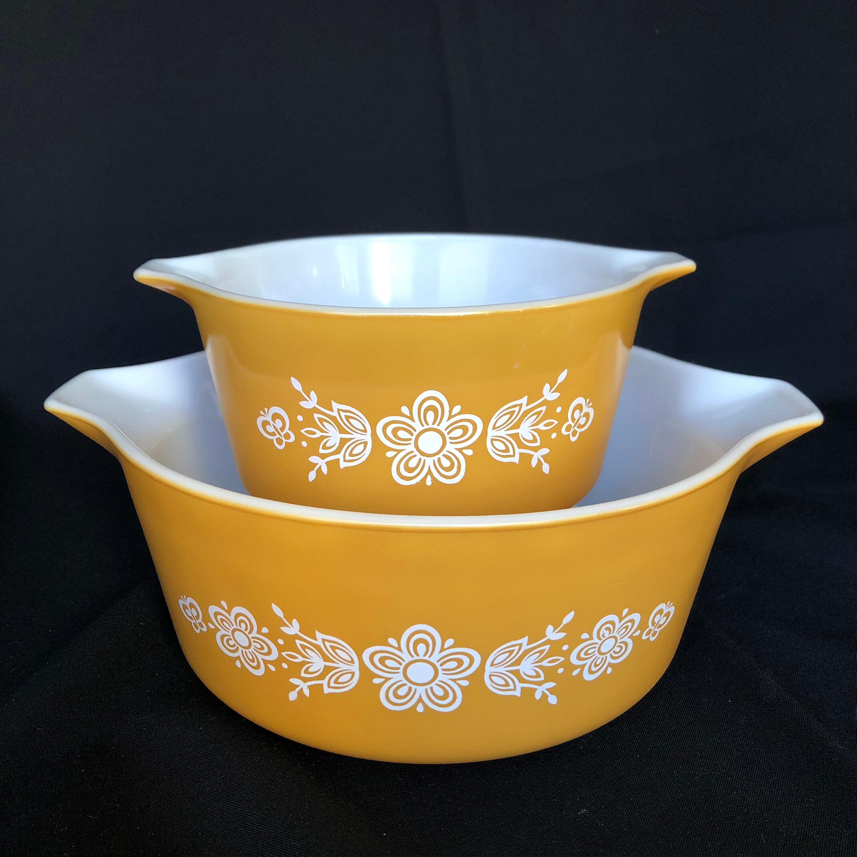 Set De 2 Casseroles Vintage Avec Couvercles - Jaune Et Vert Foncé - Poterie Stoneware - Occasion Très Bon état