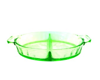 Plato dividido vintage de vidrio de uranio verde Jeannette - Diseño de flor de Pascua