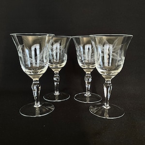 Set of 4 Vintage Stylized Foliage & Berry Etched Flared Rim 5.5oz Wine Cocktail  Glasses - Vintage Etched Barware