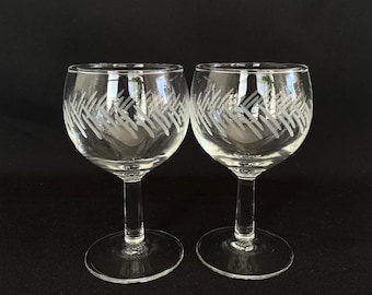Vintage Etched Wine Glasses – Pair of 5oz Retro Barware