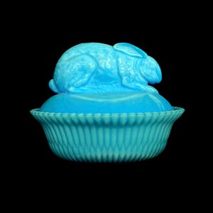 Vintage McKee Summit Art Glass Turquoise Blue Slag Glass Rabbit on Nest 5.5&quot;  c1990s - REVIEW FULL DESCRIPTION
